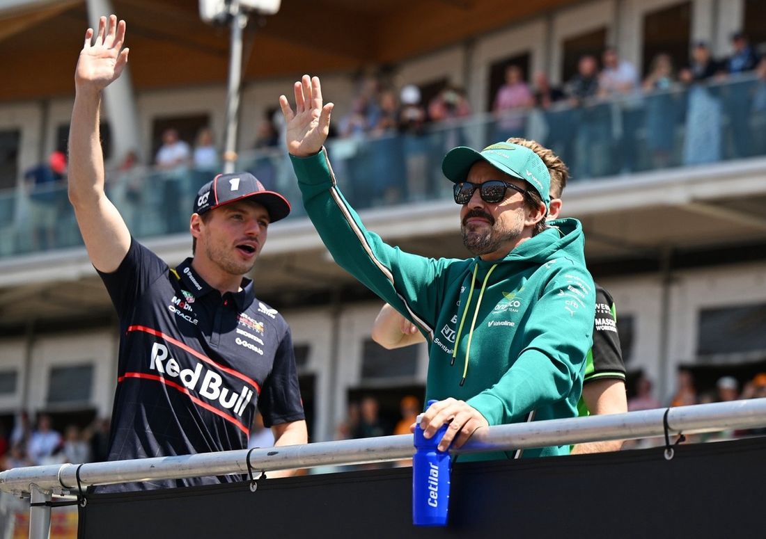 Max Verstappen, Red Bull Racing, Fernando Alonso, Aston Martin Racing