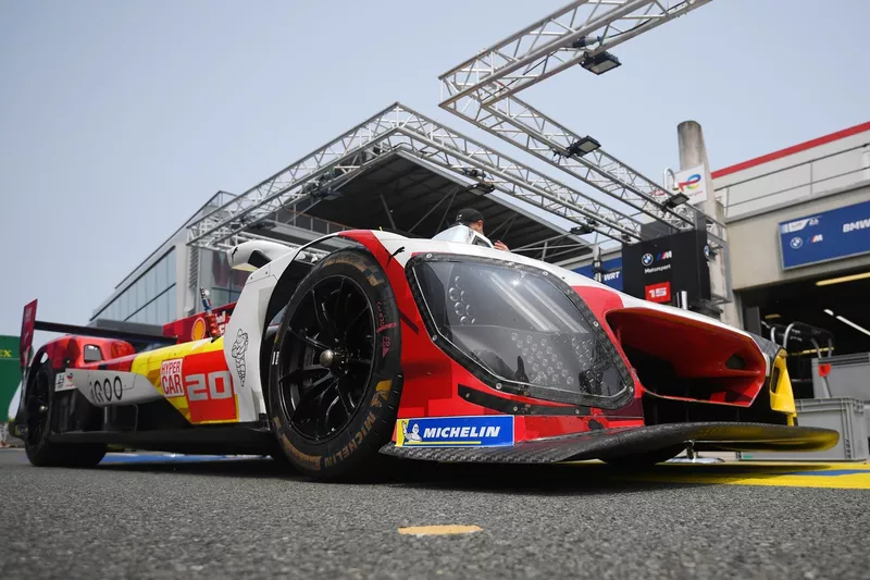 #20 BMW M Team WRT BMW M Hybrid V8