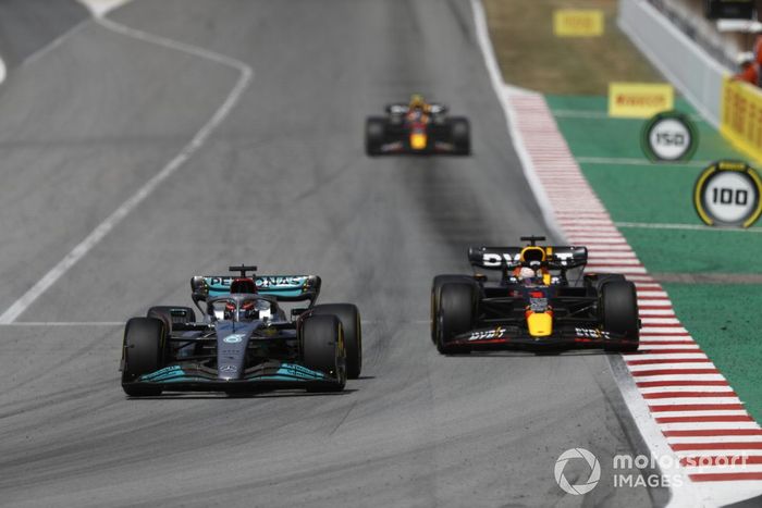 George Russell, Mercedes W13, Max Verstappen, Red Bull Racing RB18