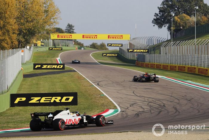 Alex Albon, Red Bull Racing RB16, Romain Grosjean, Haas VF-20