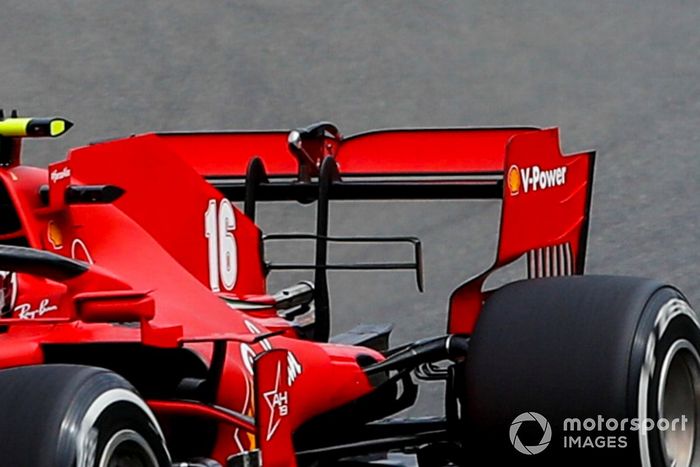 Detalle del alerón trasero de Charles Leclerc, Ferrari SF1000