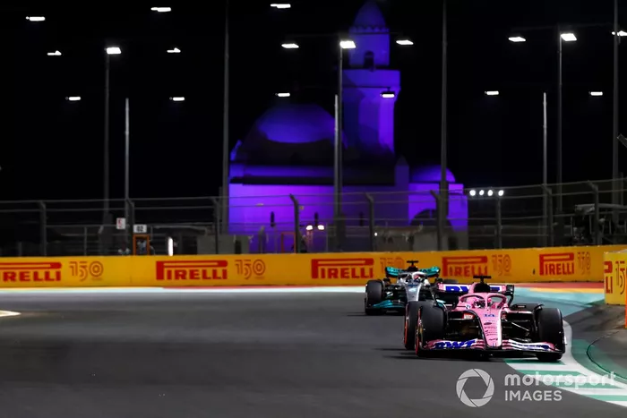 Fernando Alonso, Alpine A522, George Russell, Mercedes W13