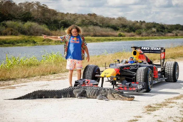 Parks Bonifay con el Red Bull Racing RB7 en Florida