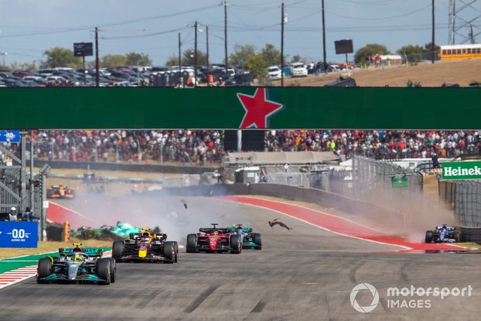 Fernando Alonso, Alpine A522, choca con Lance Stroll, Aston Martin AMR22