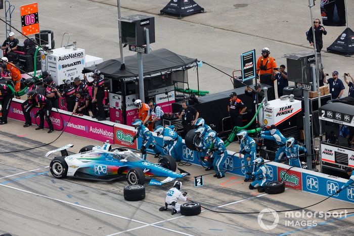 Josef Newgarden, Team Penske Chevrolet pit stop