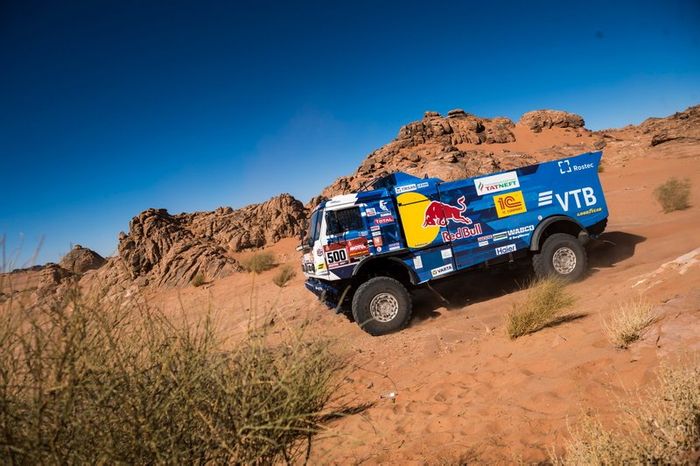 #500 Team KAMAZ Master: Eduard Nikolaev, Evgenii Iakovlev, Vladimir Rybakov