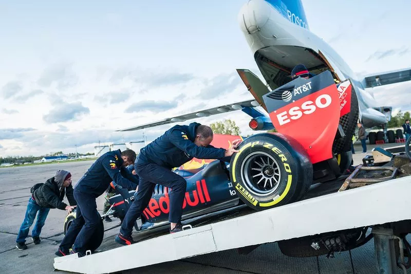 Red Bull Zero-G pit stop