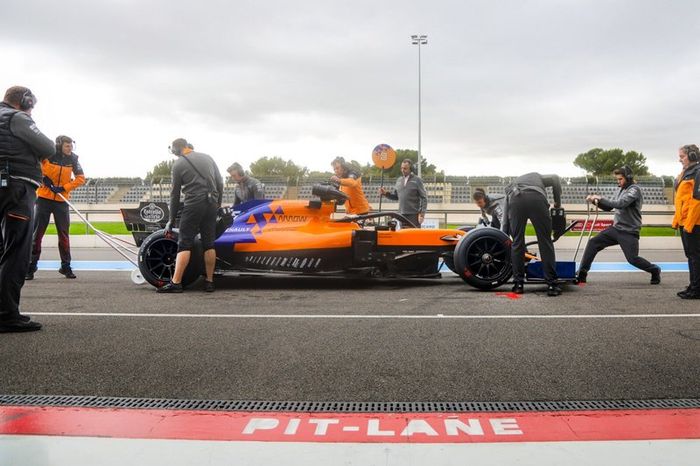 Carlos Sainz Jr., McLaren MCL34 con los neumáticos de 18 pulgadas de 2021