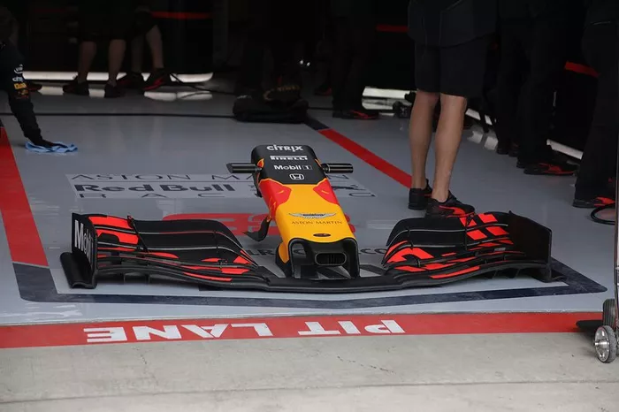Red Bull Racing RB15, front wing