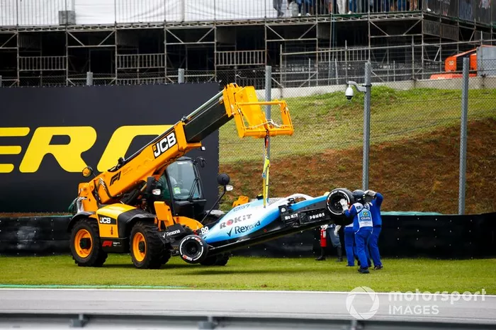 Marshals remove the car of Robert Kubica, Williams FW42, from the circuit with a JCB