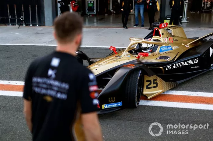 Jean-Eric Vergne, DS TECHEETAH, DS E-Tense FE20 in the pit lane