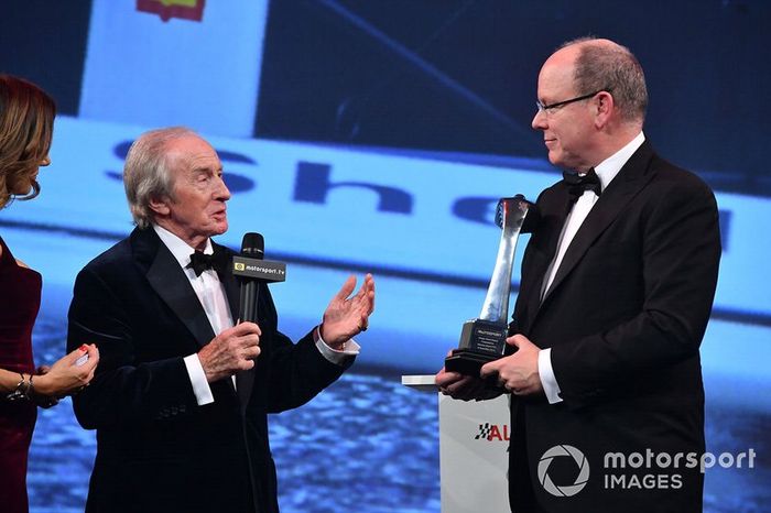 El príncipe Alberto de Mónaco recibe el Premio Gregor Grant para el GP de Mónaco