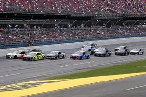 Ryan Blaney, Team Penske, Ford Mustang leads the field in the final lap