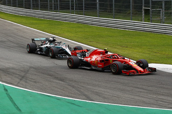Kimi Raikkonen, Ferrari SF71H and Lewis Hamilton, Mercedes AMG F1 W09 battle
