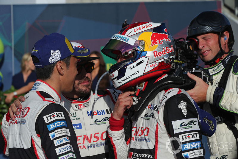 Ganadores de la carrera #8 Toyota Gazoo Racing Toyota TS050: Sebastien Buemi, Kazuki Nakajima, Fernando Alonso