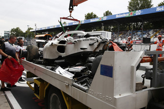 The crashed car of Marcus Ericsson, Sauber C37 is recovered to the pits in FP2