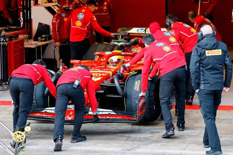Lewis Hamilton, Ferrari lors des essais Pirelli