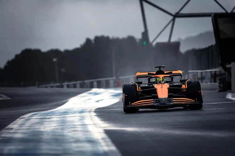 Lando Norris, McLaren lors des essais Pirelli