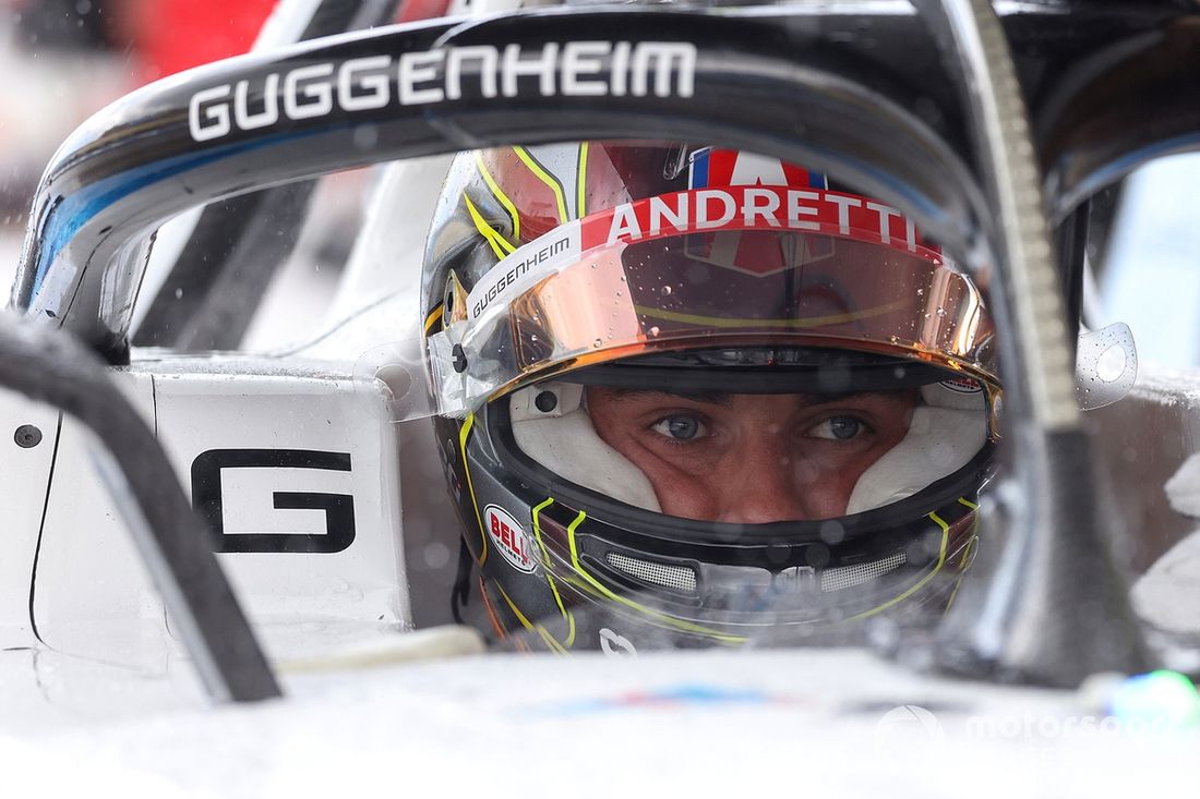 Nico Muller , Andretti Formula E mira sentado en su coche