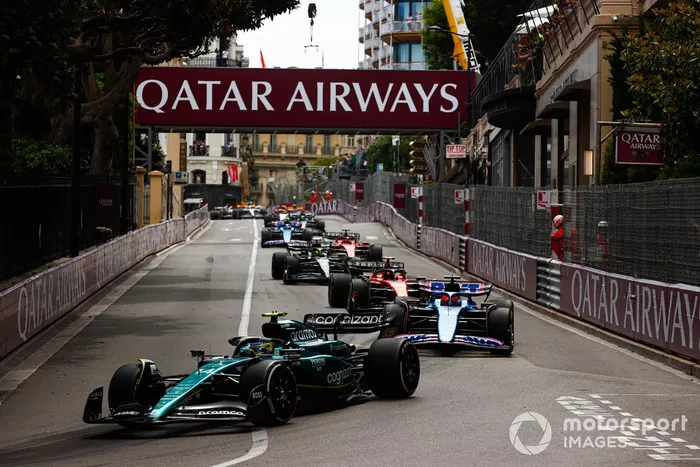 Fernando Alonso, Aston Martin AMR23, Esteban Ocon, Alpine A523, Carlos Sainz, Ferrari SF-23