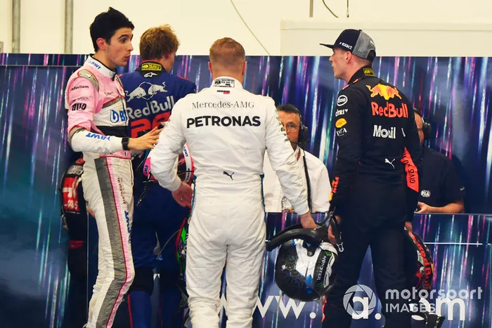 Altercation entre Max Verstappen, Red Bull Racing, et Esteban Ocon, Racing Point Force India, après leur accrochage en course