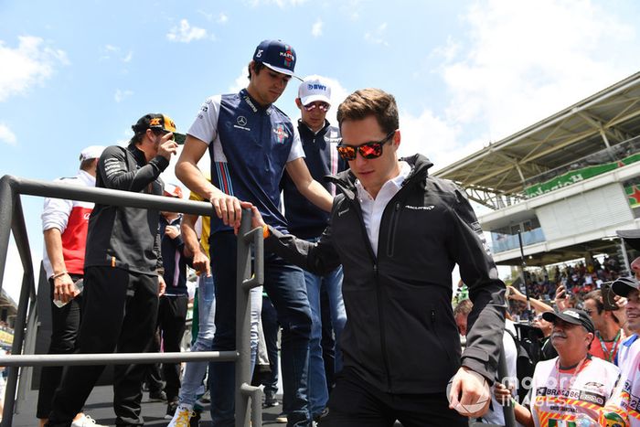 Stoffel Vandoorne, McLaren, Lance Stroll, Williams Racing y Esteban Ocon, Racing Point Force India F1 Team en el desfile