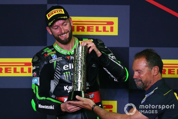 Podio: segundo lugar Tom Sykes, Kawasaki Racing