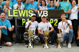 Yarış galibi Lewis Hamilton, Mercedes AMG F1 ve Valtteri Bottas, Mercedes AMG F1 ve George Russell, Mercedes AMG F1