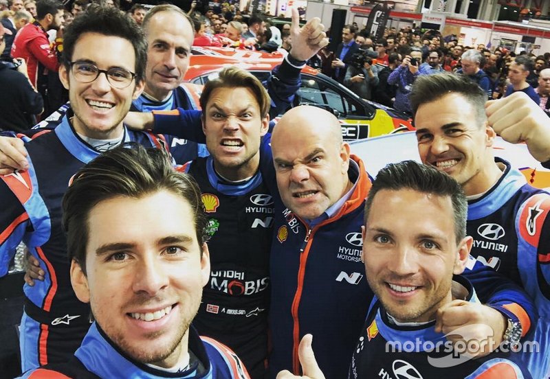 Thierri Neuville, Carlos del Barrio, Andreas Mikkelsen, Andrea Adamo, Team Director, Hyundai Motorsport, Dani Sordo, Anders Jäger e Nicolas Gilsoul