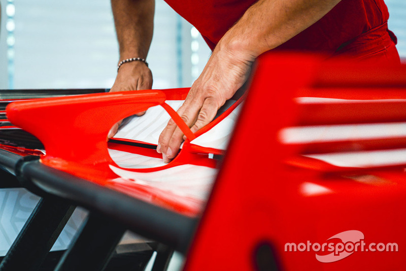 Sebastian Vettel, Kimi Raikkonen, Ferrari, Mission Winnow