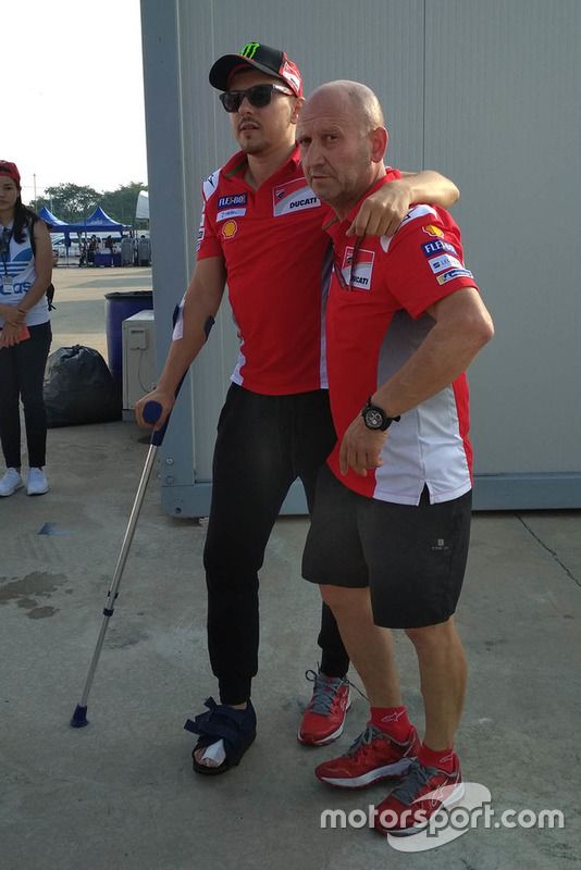 Jorge Lorenzo, Ducati Team va al hospital después de la caída