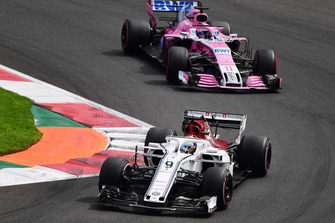 Marcus Ericsson, Sauber C37 leads Sergio Perez, Racing Point Force India VJM11