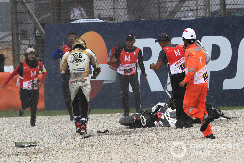 Karel Abraham, Angel Nieto Team, terjatuh
