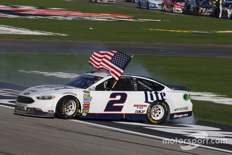 Il vincitore della gara Brad Keselowski, Team Penske Ford