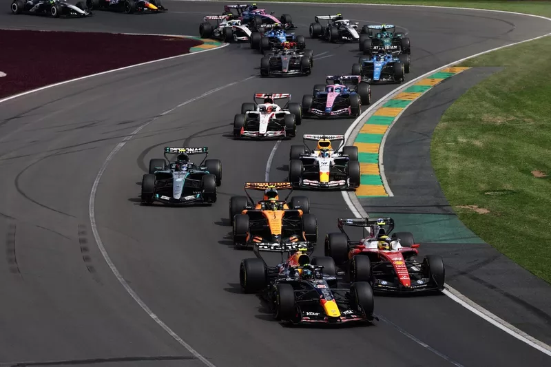 Lewis Hamilton, Ferrari, Isack Hadjar, Red Bull Racing