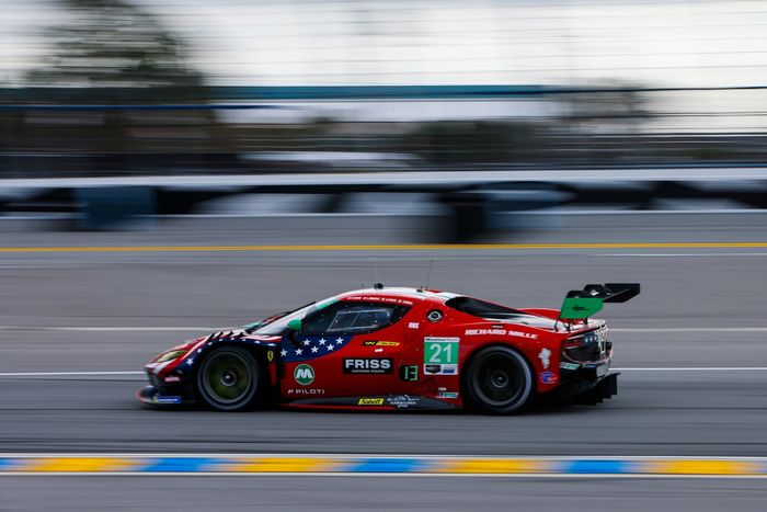 #21 AF Corse USA Ferrari 296 GT3 EVO: Simon Mann, Lilou Wadoux Ducellier, Antonio Fuoco, Tommaso Mosca