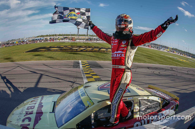 3. Переможець Кевін Харвік, Stewart-Haas Racing Chevrolet