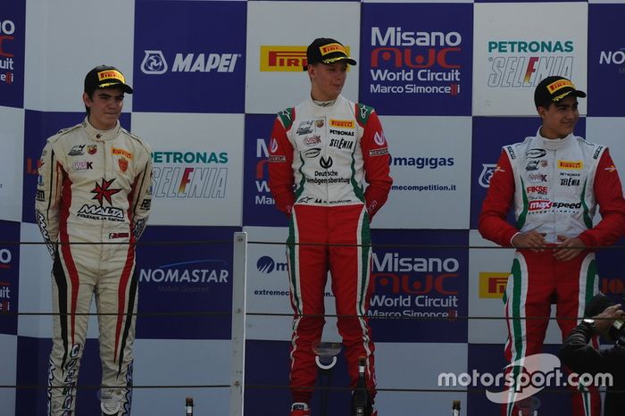 Mick Schumacher, Raul Guzman Marchina e Juan Manuel Correa