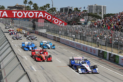 Старт: лідирує Еліо Кастроневес, Team Penske Chevrolet