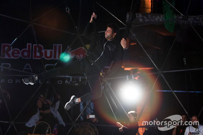 Daniel Ricciardo, Red Bull Racing en el Ofrendomo personificado de calavera