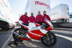 Max Biaggi, directeur d'équipe Mahindra Racing en CIV, et Mufaddal Choonia, PDG de Mahindra Racing