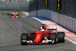 Sebastian Vettel, Ferrari SF70H, Kimi Raikkonen, Ferrari SF70H