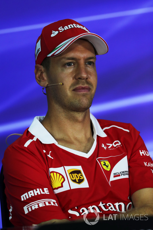 Signiertes Foto Sebastian Vettel Ferrari - Professioneller Fotodruck