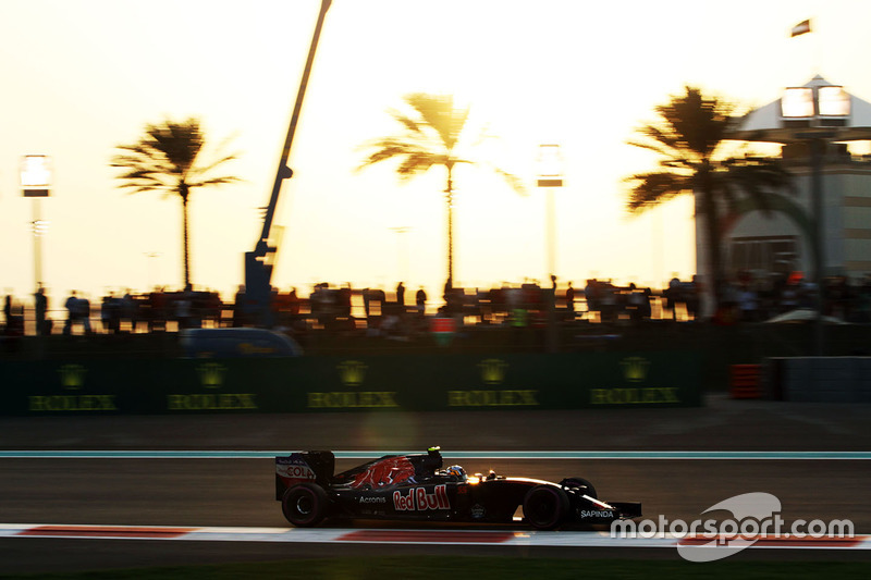 Carlos Sainz Jr., Scuderia Toro Rosso STR11