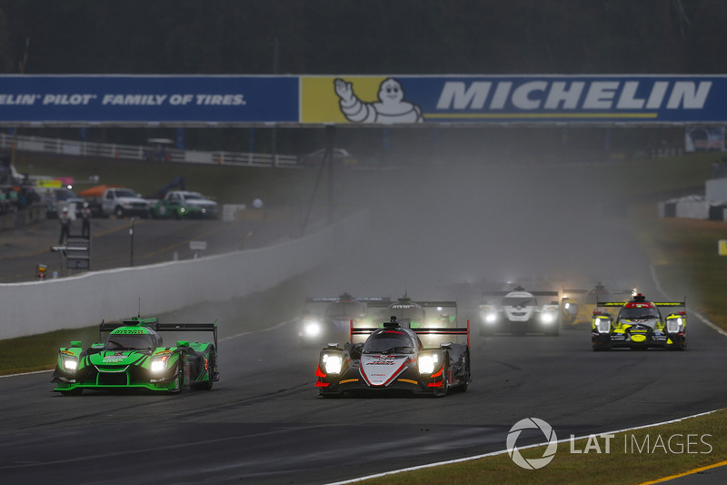 Start: #2 Tequila Patrón ESM Nissan DPi: Scott Sharp, Ryan Dalziel, Brendon Hartley leads