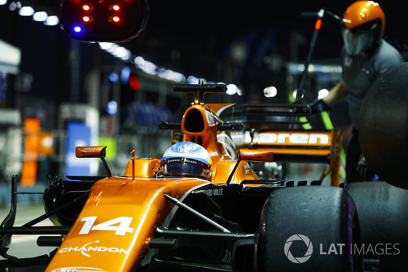 Boxenstopptraining: Fernando Alonso, McLaren MCL32