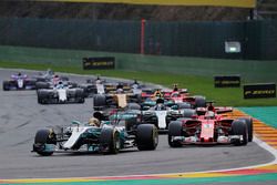 Lewis Hamilton, Mercedes AMG F1 W08, Sebastian Vettel, Ferrari SF70H, Valtteri Bottas, Mercedes AMG F1 W08, Daniel Ricciardo, Red Bull Racing RB13 and Kimi Raikkonen, Ferrari SF70H, ahead of a safety car restart