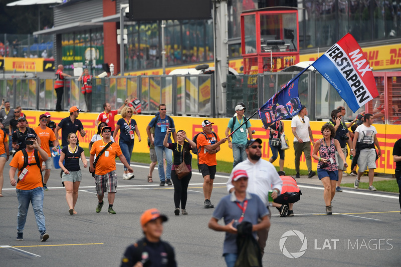 Fans on track