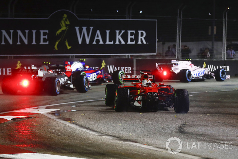 Sebastian Vettel, Ferrari SF70H perde il naso della sua monoposto dopo un contatto