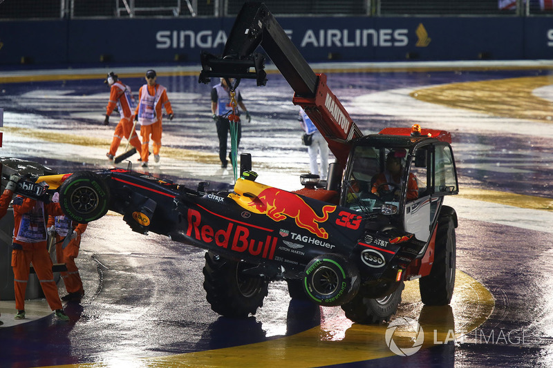 Kimi Raikkonen, Ferrari SF70H, Max Verstappen, Red Bull Racing RB13 ve Sebastian Vettel, Ferrari SF70H ilk tur kaza